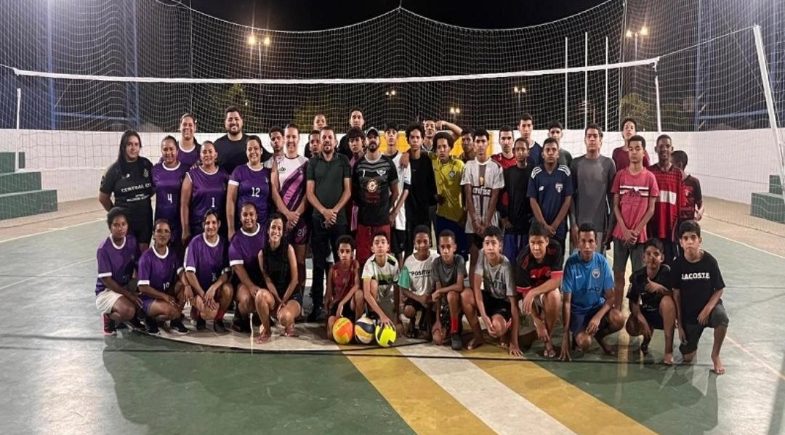 Colônia do Piauí inicia escolinha de voleibol com foco em inclusão e formação cidadã