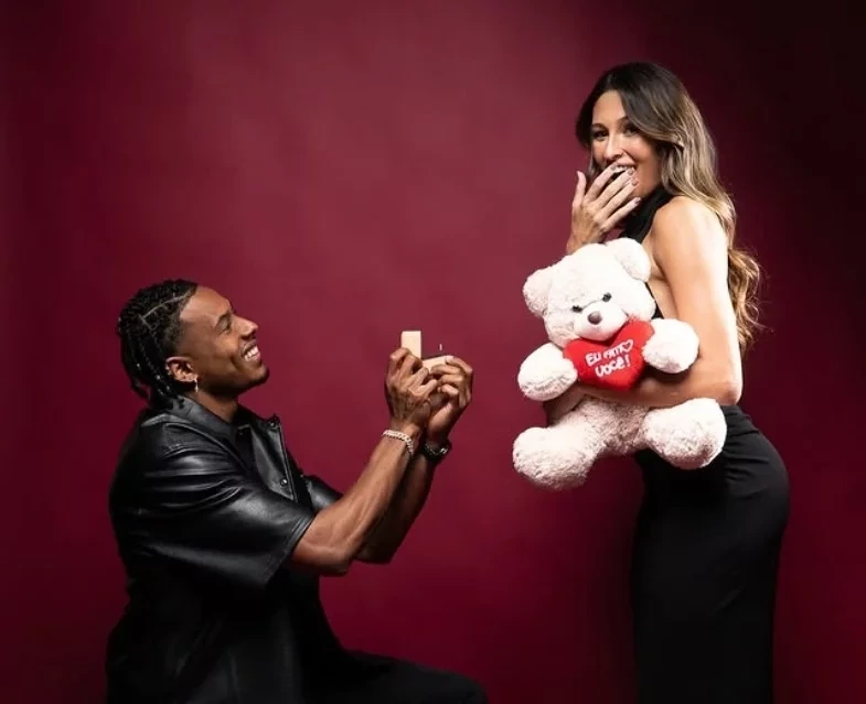 Ex-BBB Paulo André anuncia reconciliação com mãe de seu filho, Thays Andreata