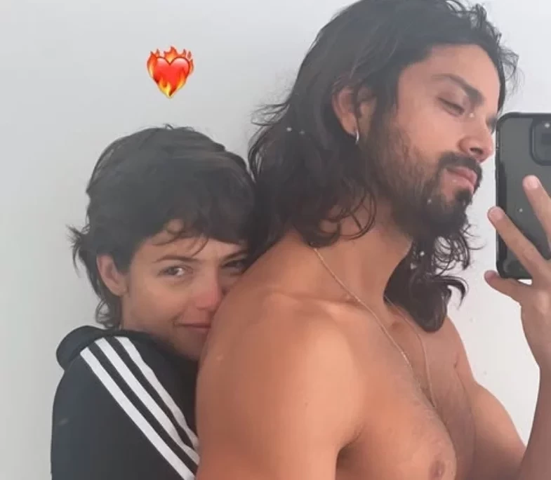 Rodrigo Simas esquenta a web ao posar pelado ao lado de Agatha Moreira