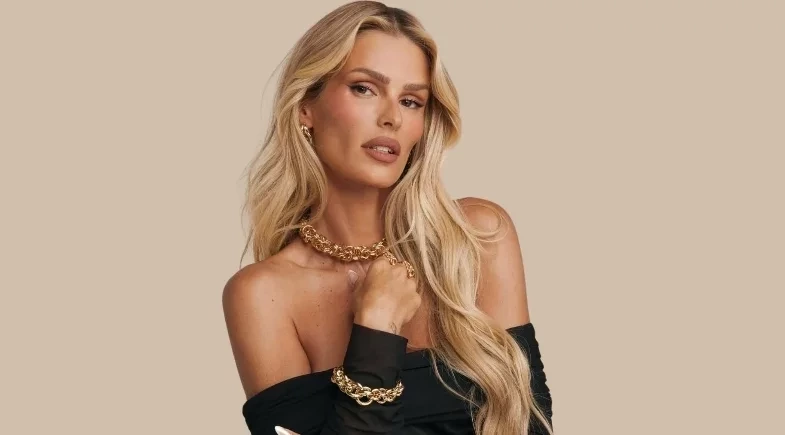 Yasmin Brunet comenta sobre vida amorosa: “Antes só do que mal acompanhada”