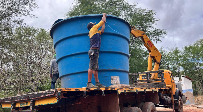 Prefeito Dr. Corinto Matos autoriza troca de caixa d’água na Comunidade Tamboril 
