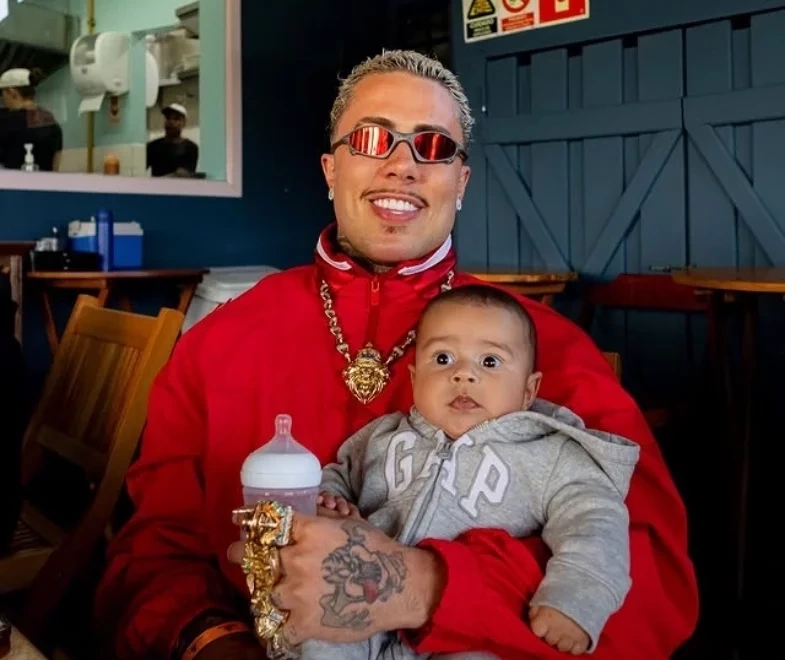 MC Daniel adia mesversário do filho por causa de amistoso de Neymar: “Coração apertado”