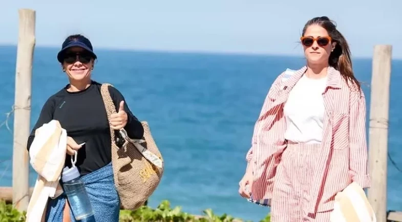 Fernanda Souza vai à praia com namorada no dia de seu aniversário; fotos!