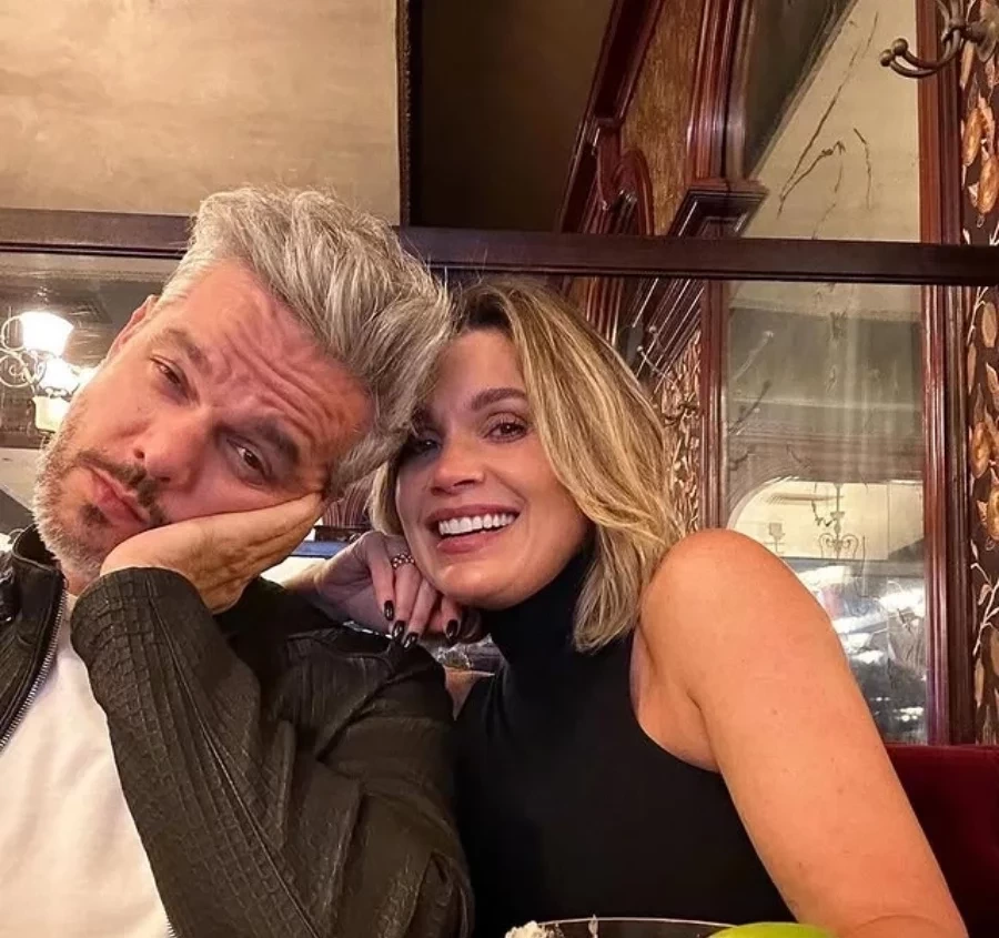 Flávia Alessandra revela por que não dorme ‘agarradinha’ a Otaviano Costa há 20 anos