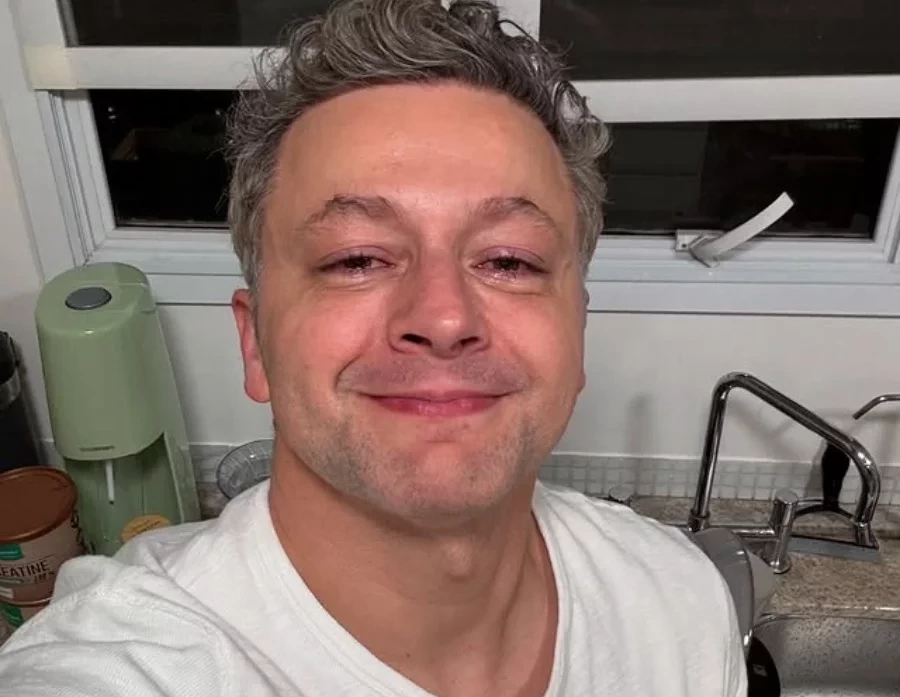 Lucas Lima preocupa fãs ao surgir chorando: “Ninguém sabe dos tombos”