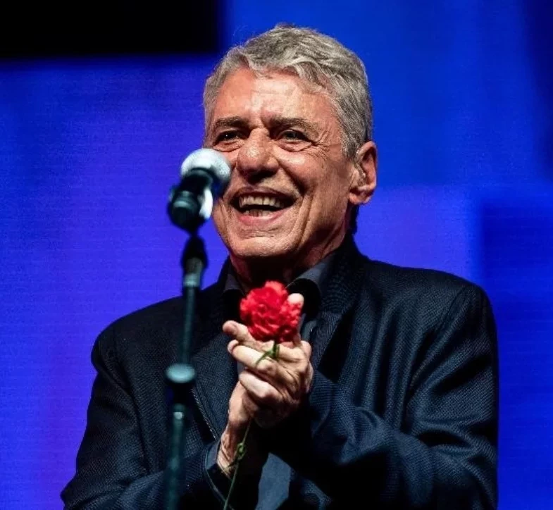 Chico Buarque passa por cirurgia delicada no crânio em São Paulo