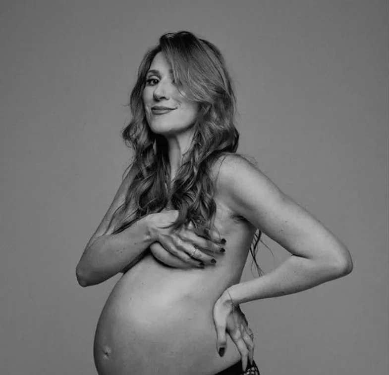 Dani Calabresa exibe barrigão na reta final da gestação: “Mamãe feliz”