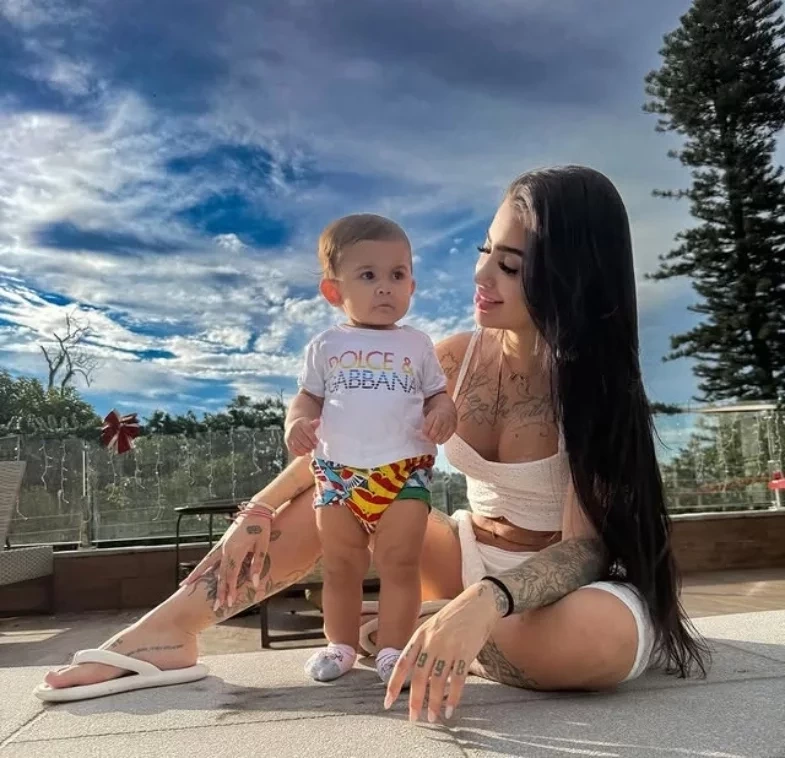MC Mirella desabafa sobre exposição da filha: “Não é moeda de troca por likes”