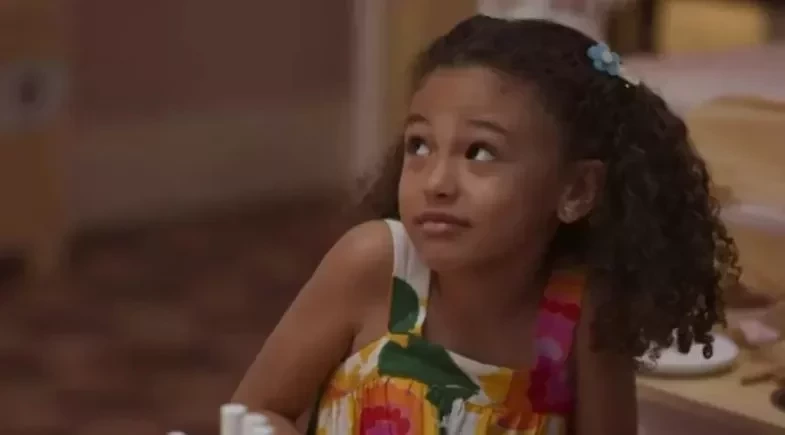 Em 'Dona de Mim', Sofia choca casal lésbico com pergunta inusitada