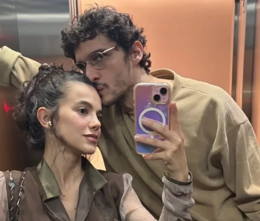 Manu Gavassi celebra 4 anos com Jullio Reis, pai de sua filha Nara