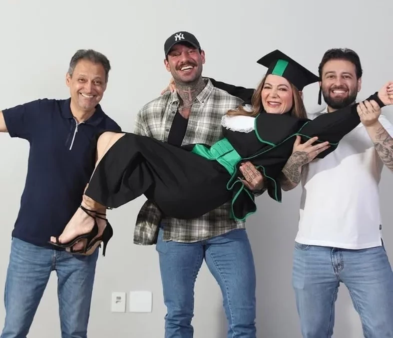 Mãe de Lucas Lucco se forma e ganha homenagem do cantor: “Obrigado por nos inspirar”