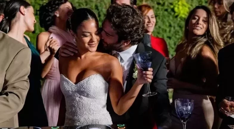 Em 'Vale Tudo', Maria de Fátima forma trisal após casamento com Afonso