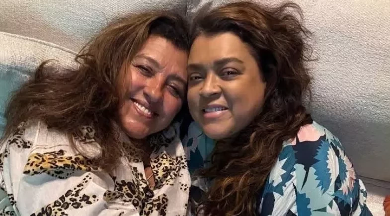Preta Gil recebe visita de Regina Casé durante tratamento contra o câncer nos EUA