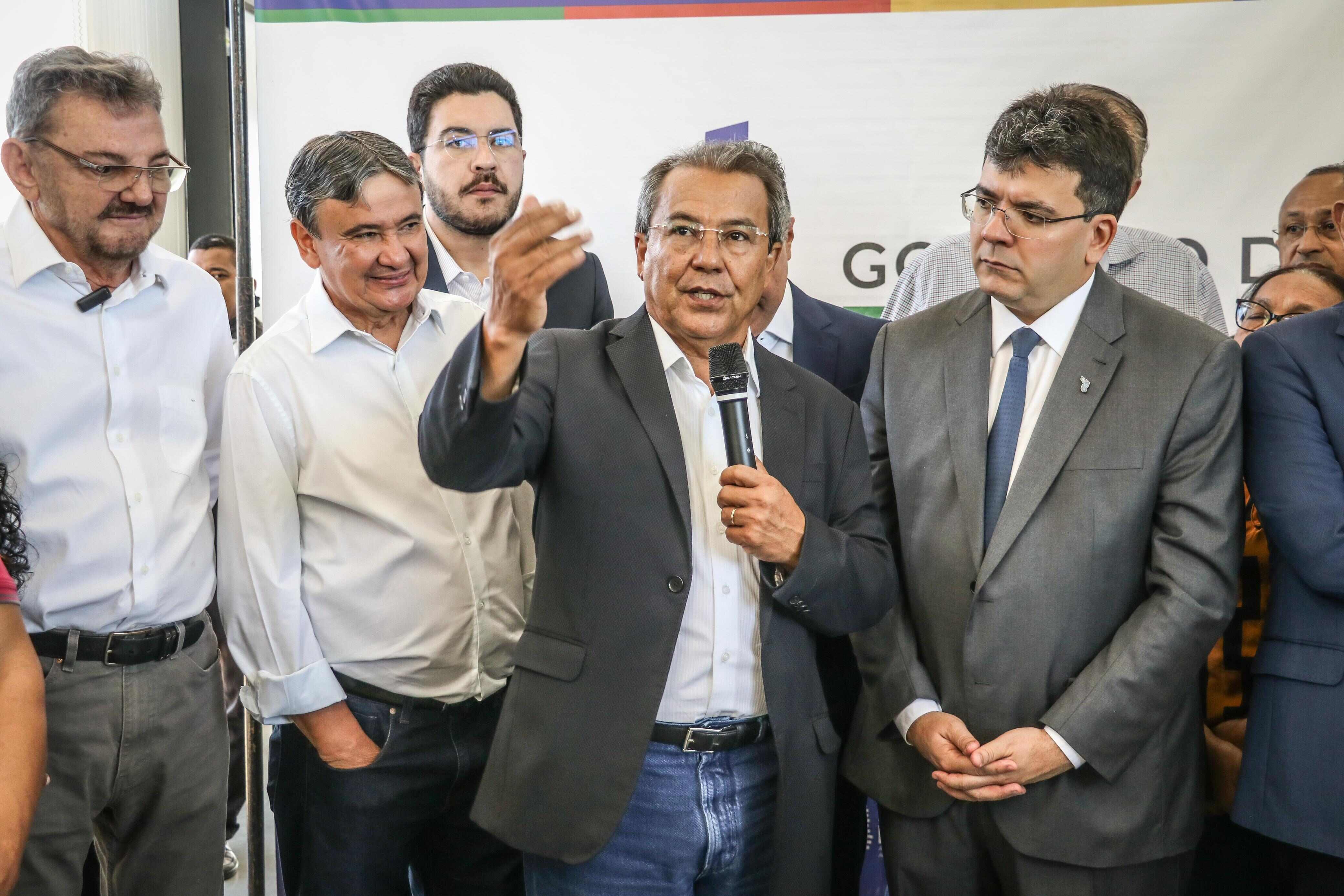 Governo do Piauí entrega primeira fase das obras do metrô de Teresina