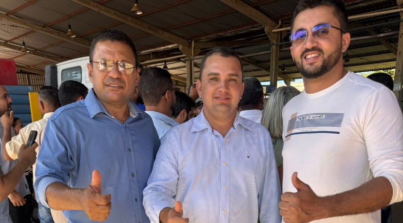 Márcio Moura recebe fábrica de farinha móvel destinada a Simplício Mendes em solenidade da Codevasf