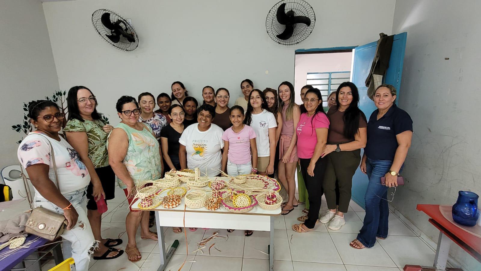 Curso de trançado em palha de carnaúba acontece em Esperantina - Imagem 1