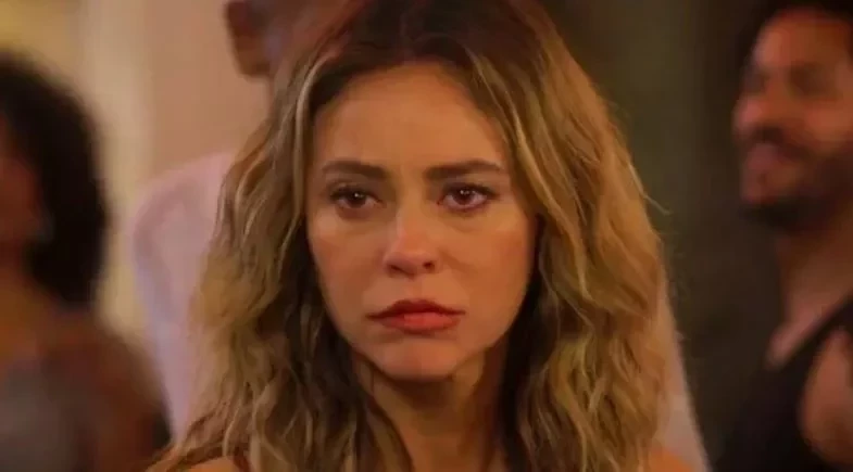 Em 'Vale Tudo', Heleninha se desespera e é achada dormindo em lugar inusitado 