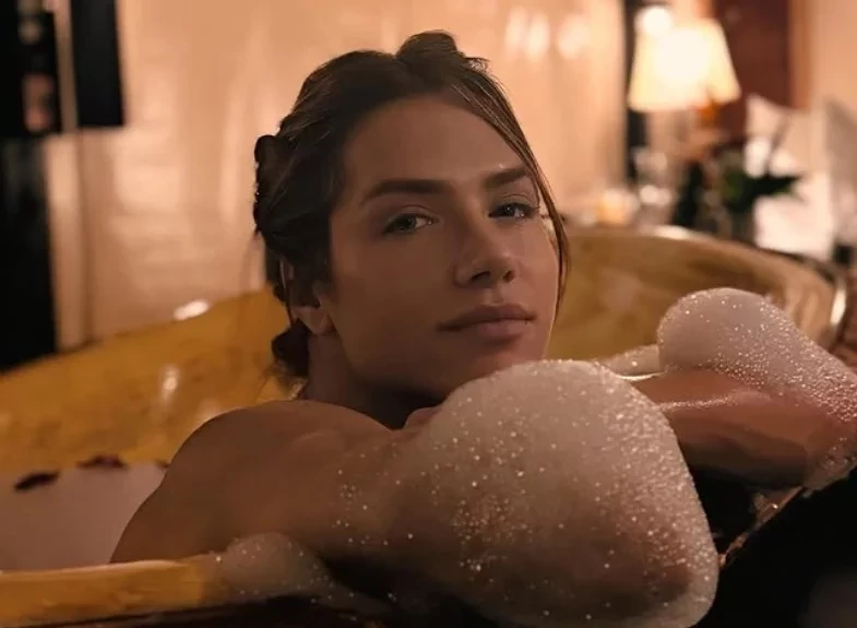 Giovanna Ewbank esquenta a web com topless em hotel de luxo na Tailândia; veja fotos