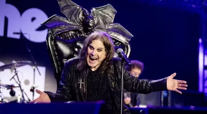 Em último show, Ozzy Osbourne cantou sentado e fez 'profecia' 