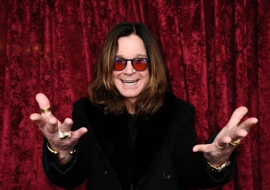  Ozzy Osbourne, ex-cantor do Black Sabbath, morre aos 76 anos 
