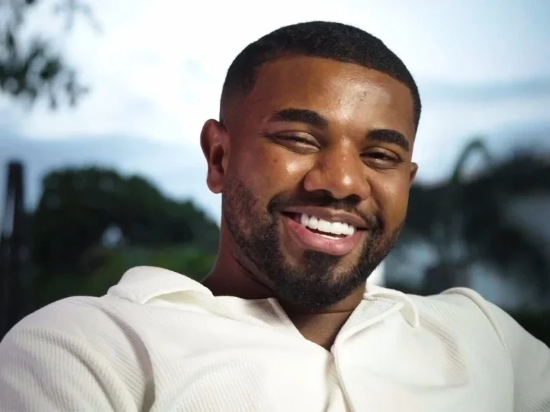 Ex-BBB Davi Brito gasta R$ 60 mil para mudar o sorriso após críticas