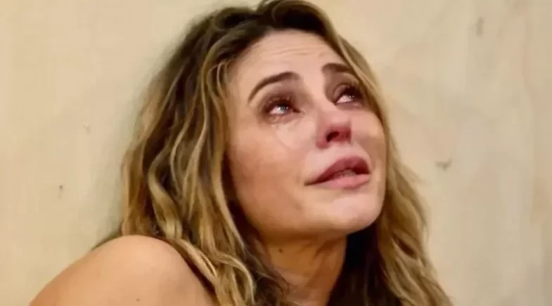 Em 'Vale Tudo', Odete fica abalada ao ver Heleninha em estado deprimente 