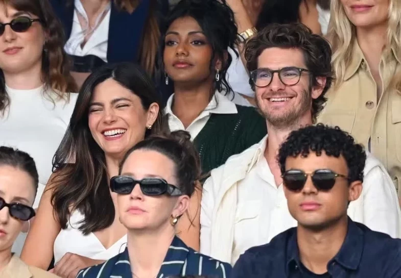 Andrew Garfield e Monica Barbaro confirmam romance