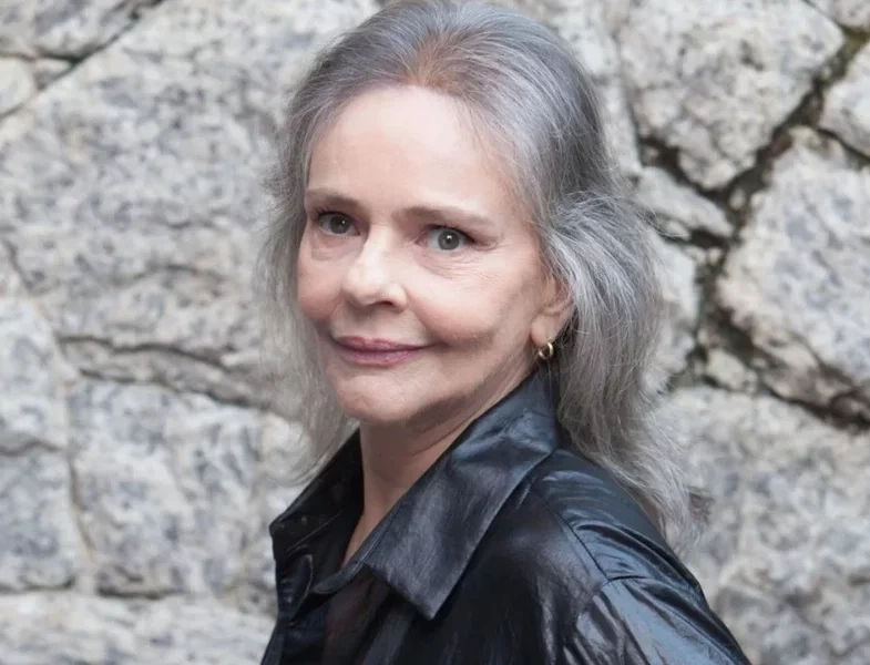 Cantora Angela Ro Ro passa por traqueostomia no Rio