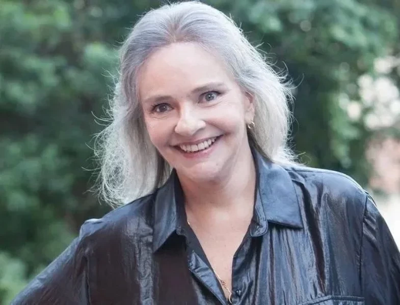 Angela Ro Ro é extubada e pede doações após passar por traqueostomia