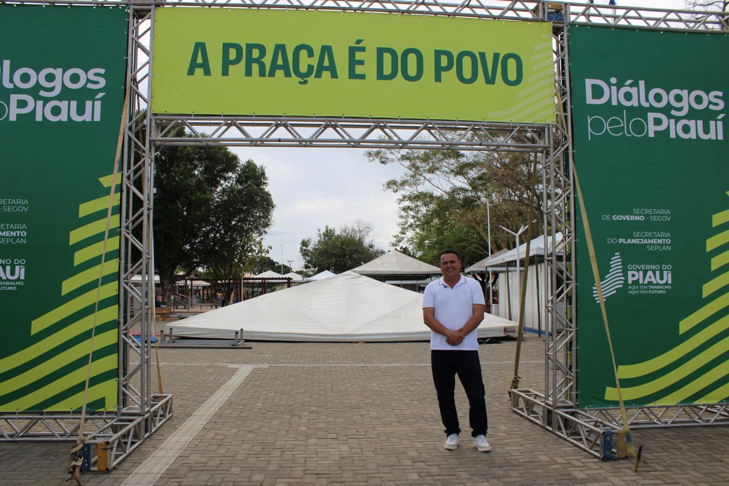 Prefeito Rogério Castro acompanha preparativos para a Feira de Serviços do “Diálogos pelo Piauí” - Imagem 1