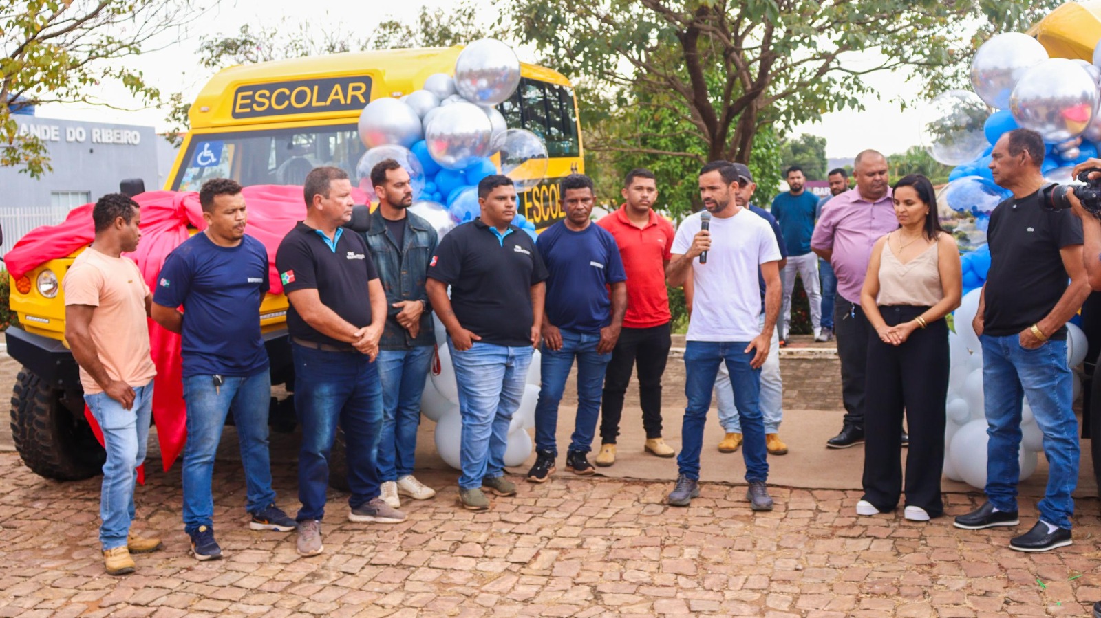 Ônibus escolar rural entregue em Baixa Grande do Ribeiro | Foto: Divulgação
