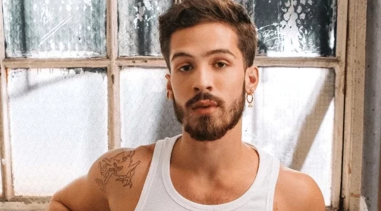 João Guilherme surpreende fãs ao aparecer em aula de faculdade 