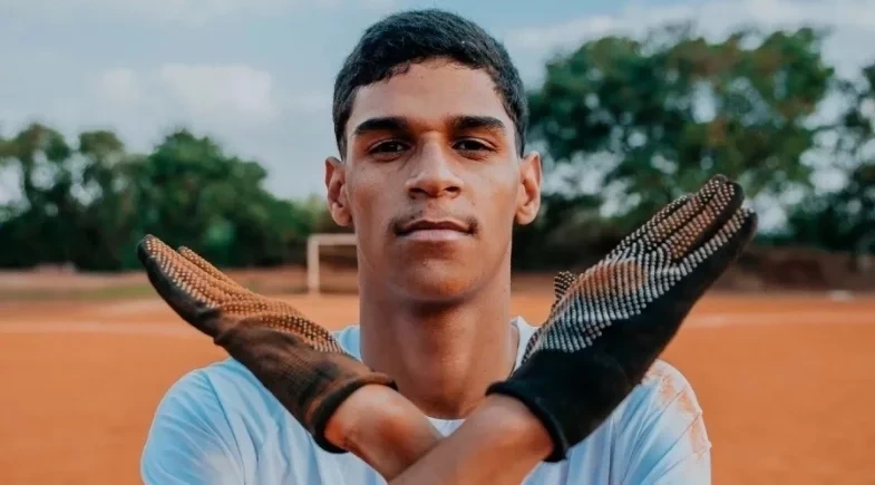 Luva de Pedreiro é internado às pressas após problema no coração