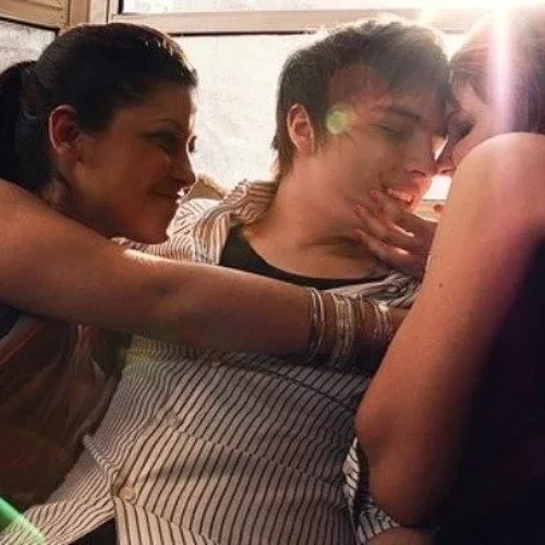 Desejo proibido: esses são os 3 signos amam dividir a cama com mais de um - imagem 132599