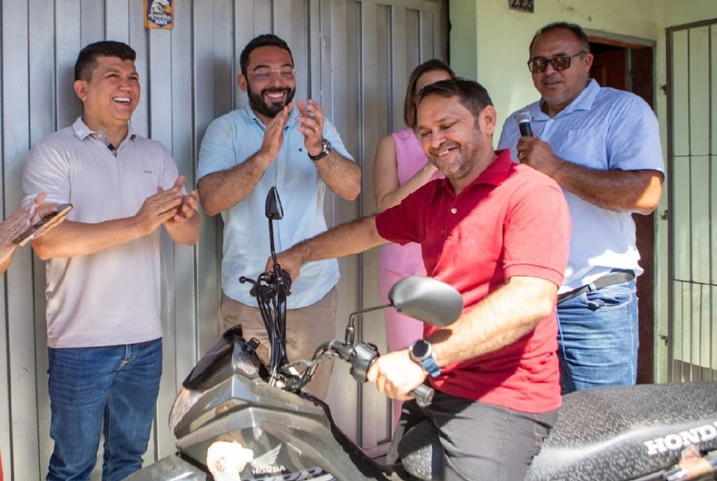 Ganhadores do sorteio de aniversário de Parnaíba se emocionam com recebimento de prêmios - Imagem 3