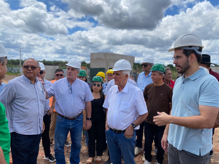 Vice-governador Themístocles Filho e deputado Marcos Aurélio visitam obras do IFPI em Esperantina - Imagem 1