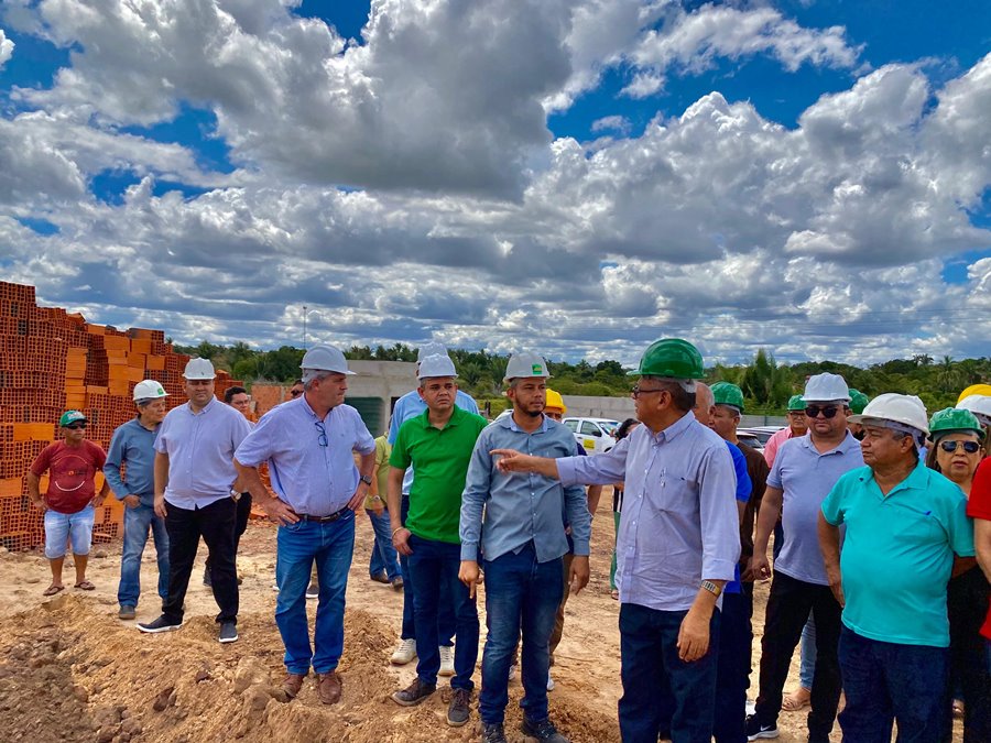 Vice-governador Themístocles Filho e deputado Marcos Aurélio visitam obras do IFPI em Esperantina - Imagem 3