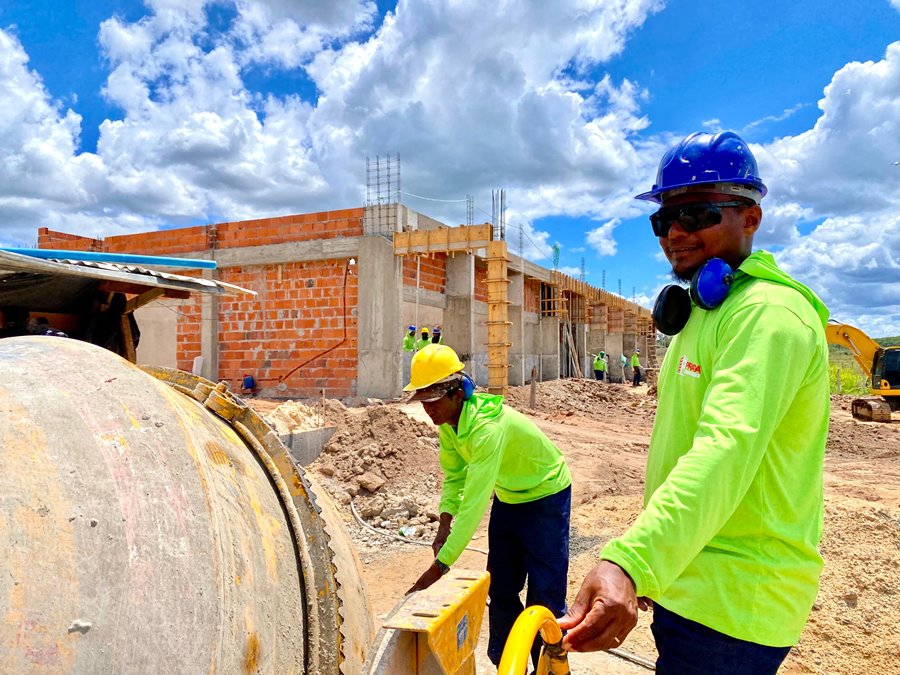Vice-governador Themístocles Filho e deputado Marcos Aurélio visitam obras do IFPI em Esperantina - Imagem 6