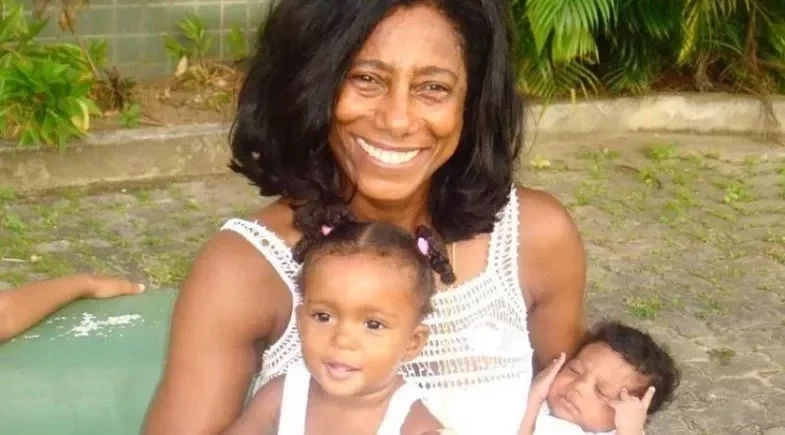 Filha de Glória Maria se emociona ao celebrar aniversário da mãe: “Sinto você comigo”