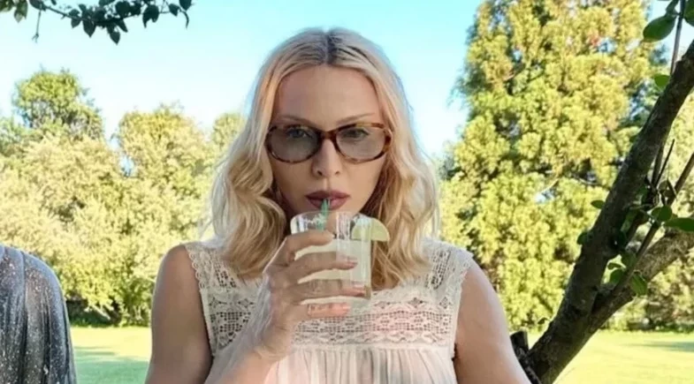 Madonna celebra 67 anos com filhos e namorado em corrida de cavalos na Itália