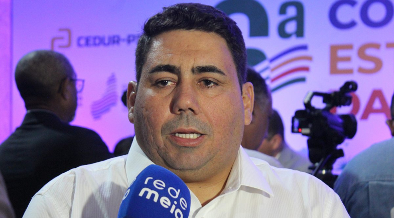 Prefeito de Dirceu Arcoverde defende soluções para regularização fundiária e mobilidade