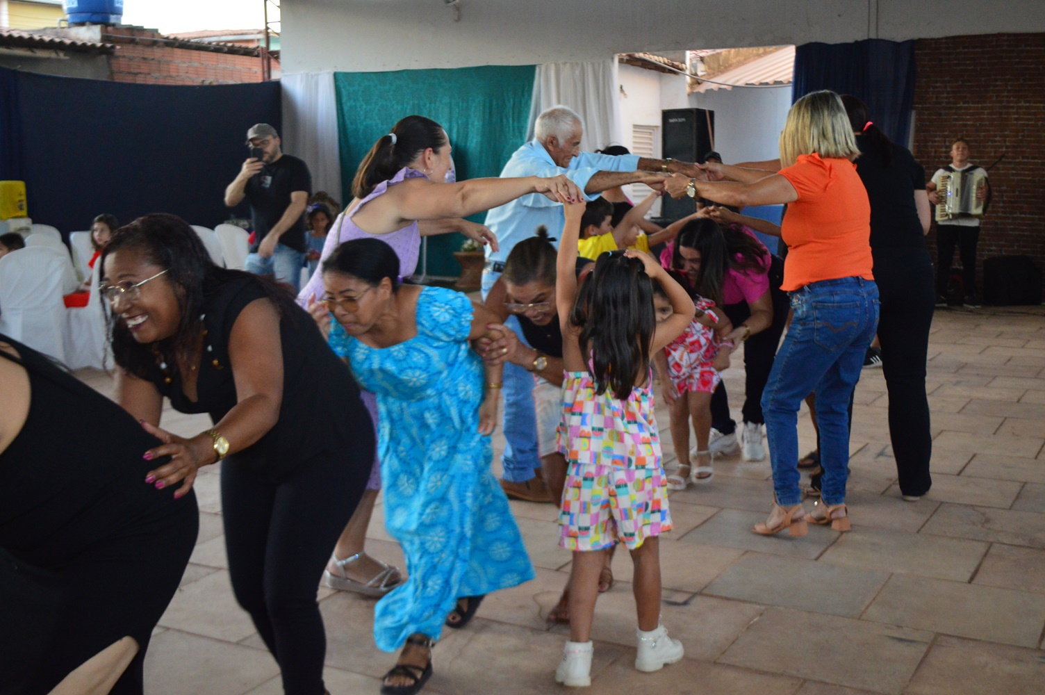 Alegria e integração marcam o primeiro Forró dos Idosos em Marcolândia - Imagem 16