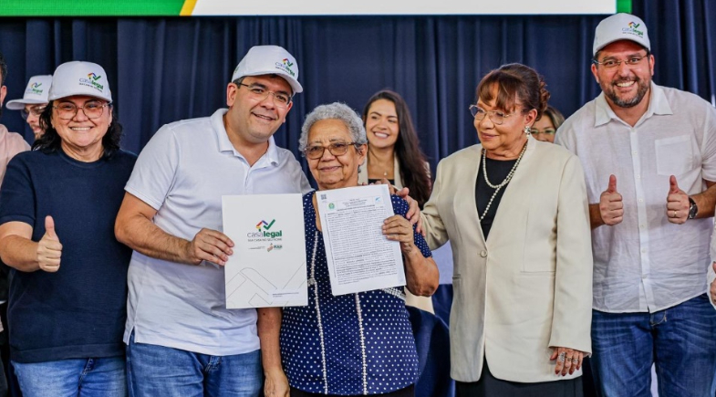 Piripiri celebra marco histórico com entrega de registros de imóveis a mais de mil famílias