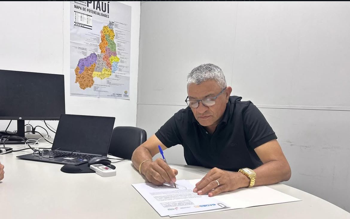 Prefeito Orlando Crispim participa de encontro sobre habitação social - Imagem 1