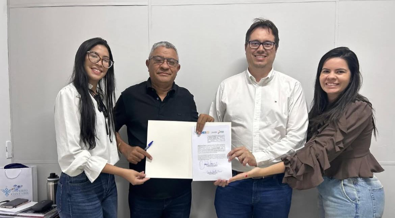 Prefeito Orlando Crispim participa de encontro sobre habitação social