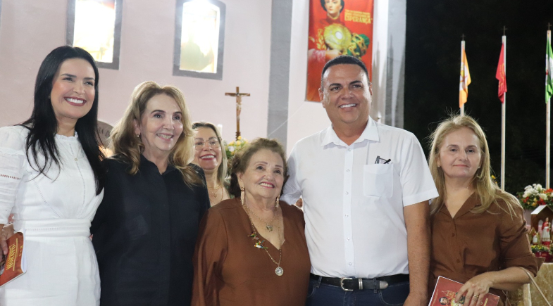 Fiéis lotam Praça da Catedral na abertura do Novenário em honra a São Raimundo Nonato