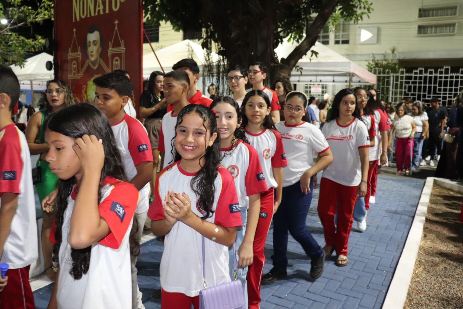 Praça da Catedral lota de fiéis na segunda noite dos Festejos de São Raimundo Nonato - Imagem 1