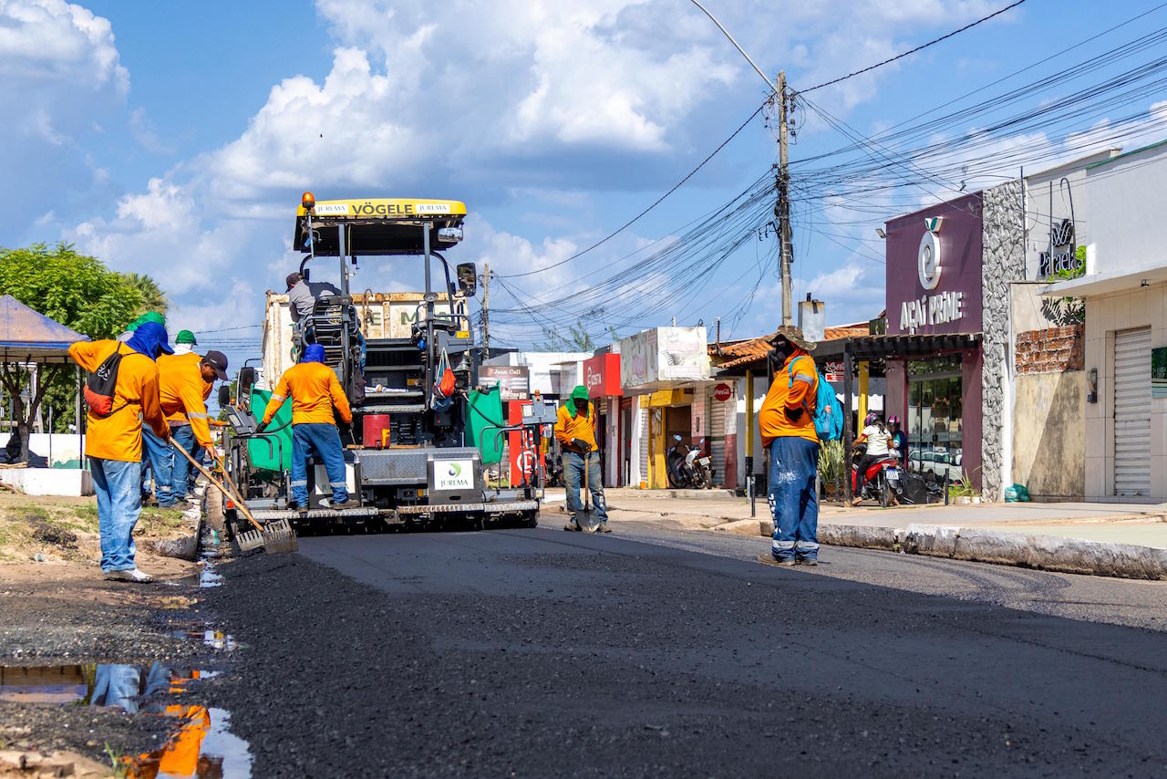 Prefeito Pedro Gomes e diretor do DER visitam obras de asfaltamento em José de Freitas - Imagem 6