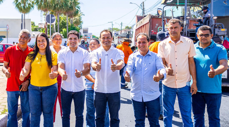Prefeito Pedro Gomes e diretor do DER visitam obras de asfaltamento em José de Freitas