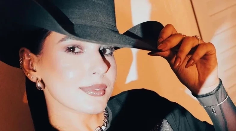 Ana Castela brinca com críticas e esclarece boatos sobre Zé Felipe